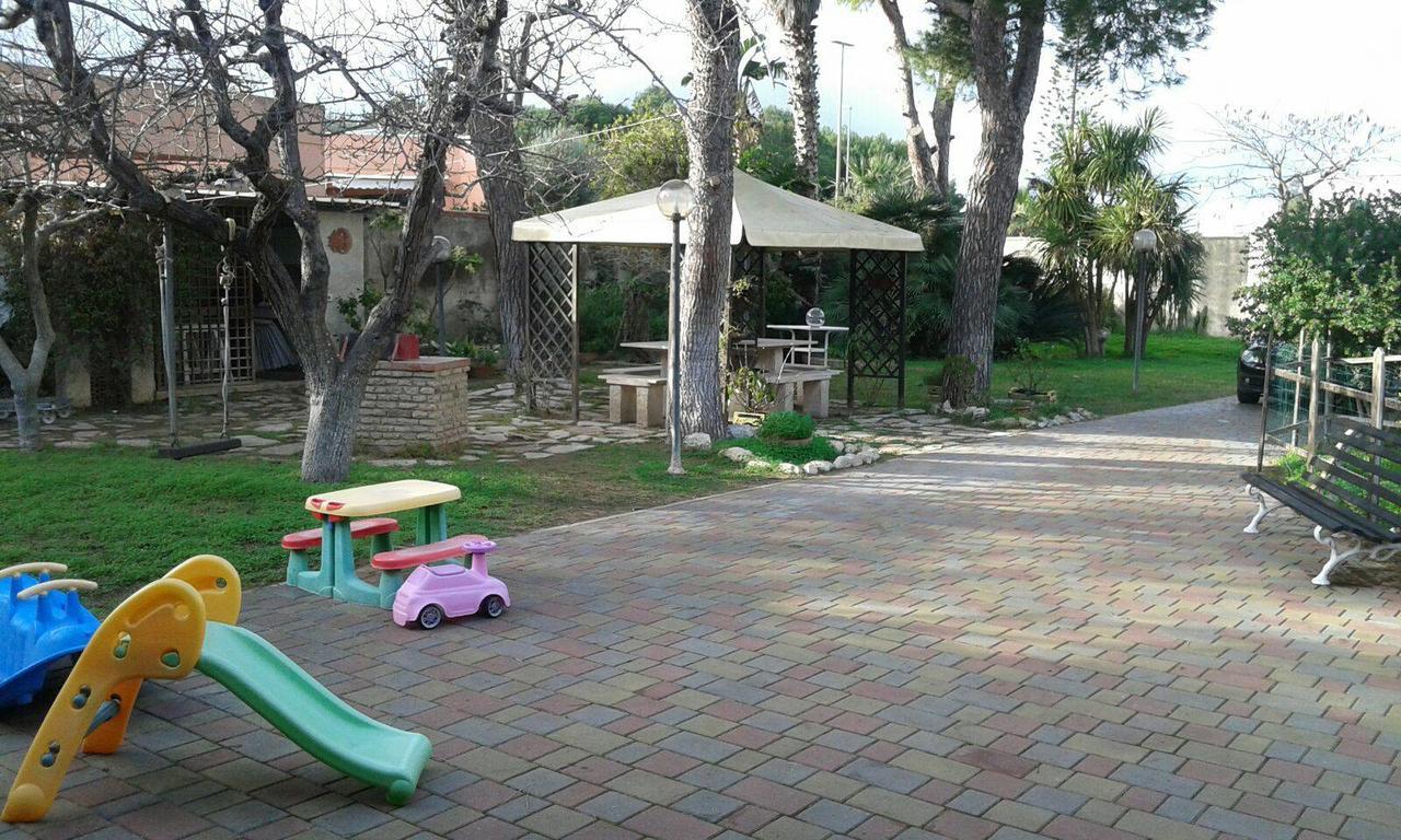 Casina Delle Arti Panzió San Cataldo Kültér fotó